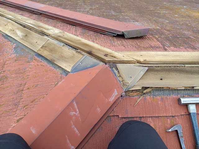 棟板金の取り外し